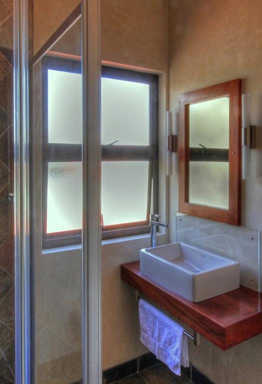 Hartmann Suites Serviced Self-Catering Apartments Windhoek Ngoại thất bức ảnh