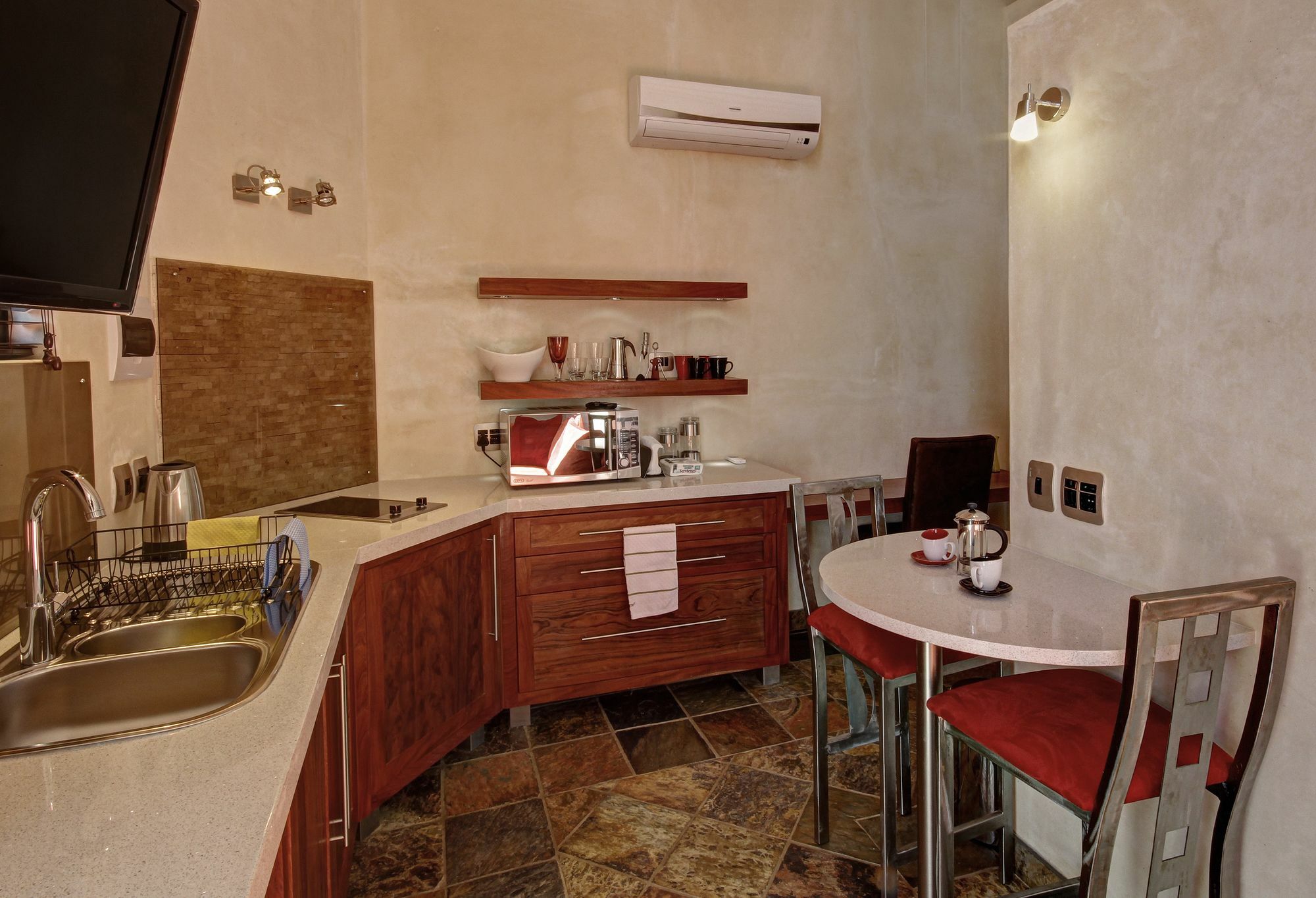 Hartmann Suites Serviced Self-Catering Apartments Windhoek Ngoại thất bức ảnh